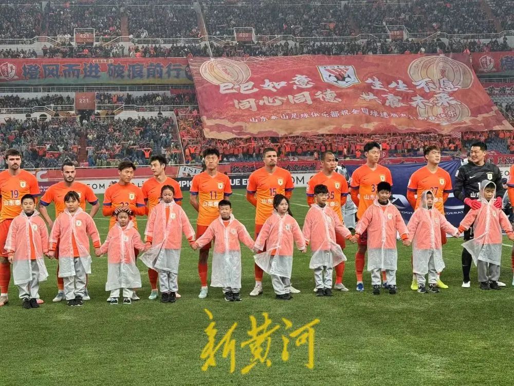 球队新阵容表现出色,期待冲击联赛榜首 球队新阵容表现出色,期待冲击联赛榜首