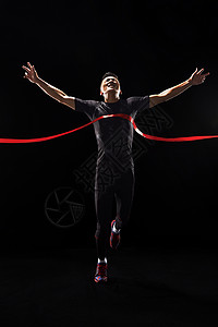 冲刺终点!运动员们为了胜利全力以赴 冲刺终点!运动员们为了胜利全力以赴