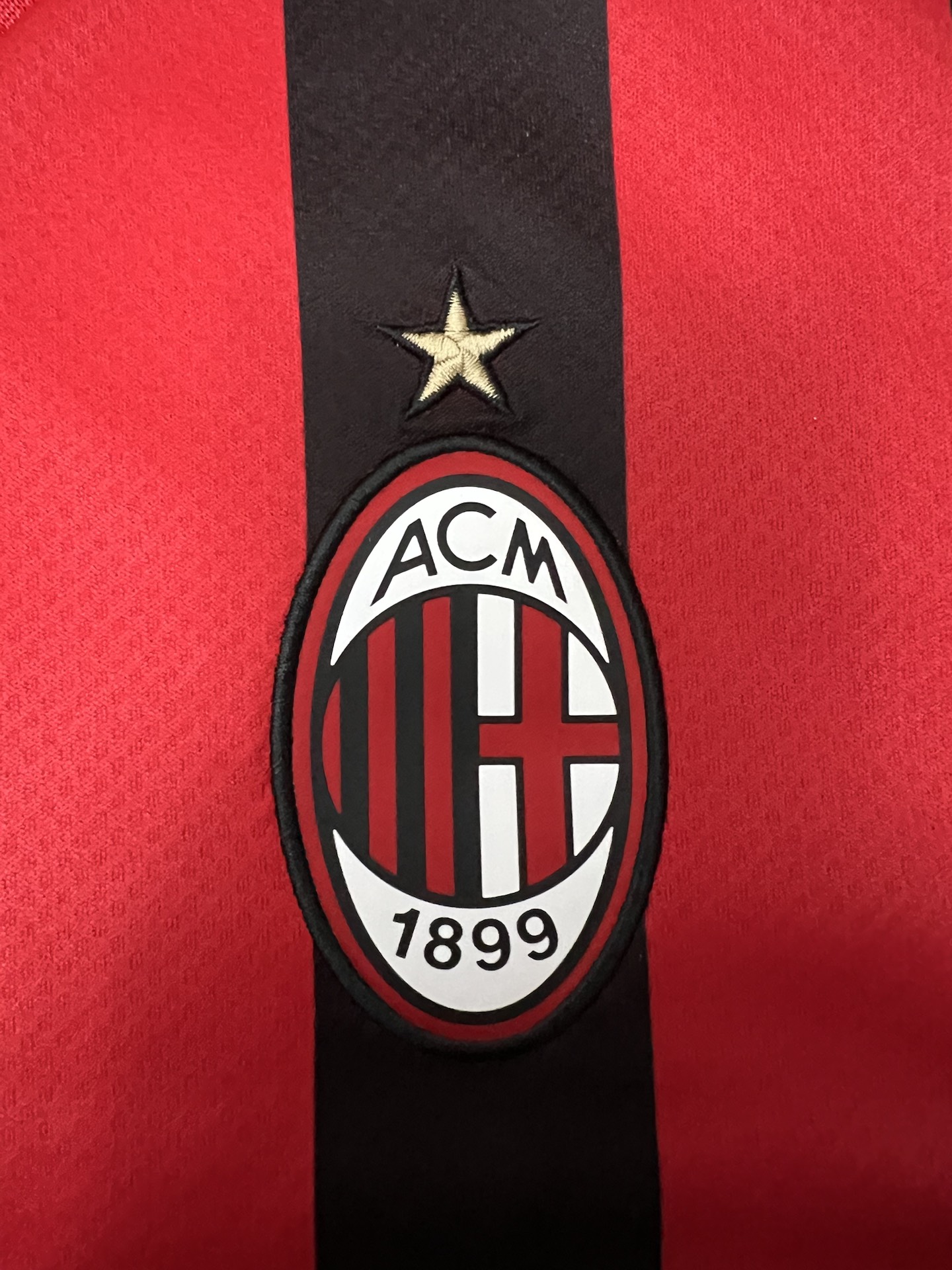 关于AC米兰主场胜利,球迷欢呼!的信息 关于AC米兰主场胜利,球迷欢呼!的信息