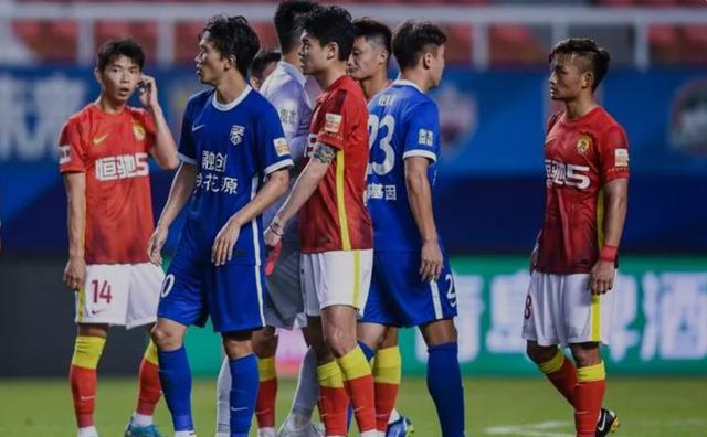 关于广州恒大国内球员表现抢眼,中超冠军奖杯更近一步的信息 关于广州恒大国内球员表现抢眼,中超冠军奖杯更近一步的信息