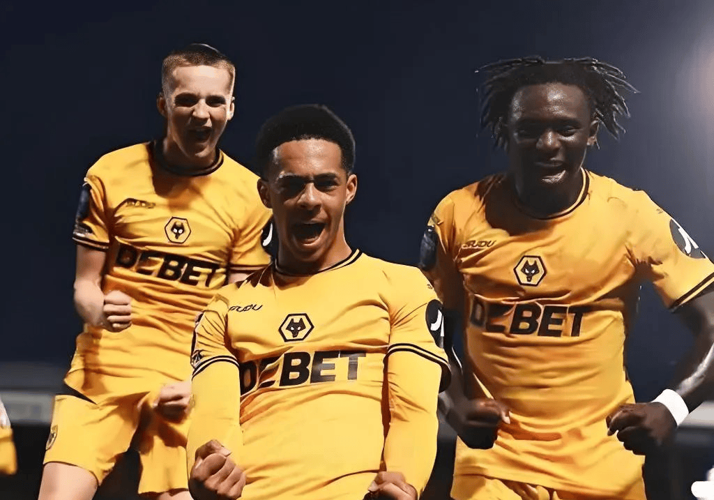 狼队客场大胜六轮不败霸气登顶 狼队客场大胜六轮不败霸气登顶