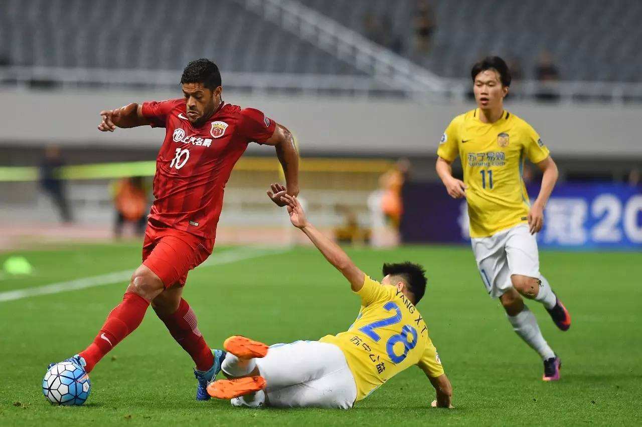 上港客场逼平泰达，积分继续攀升