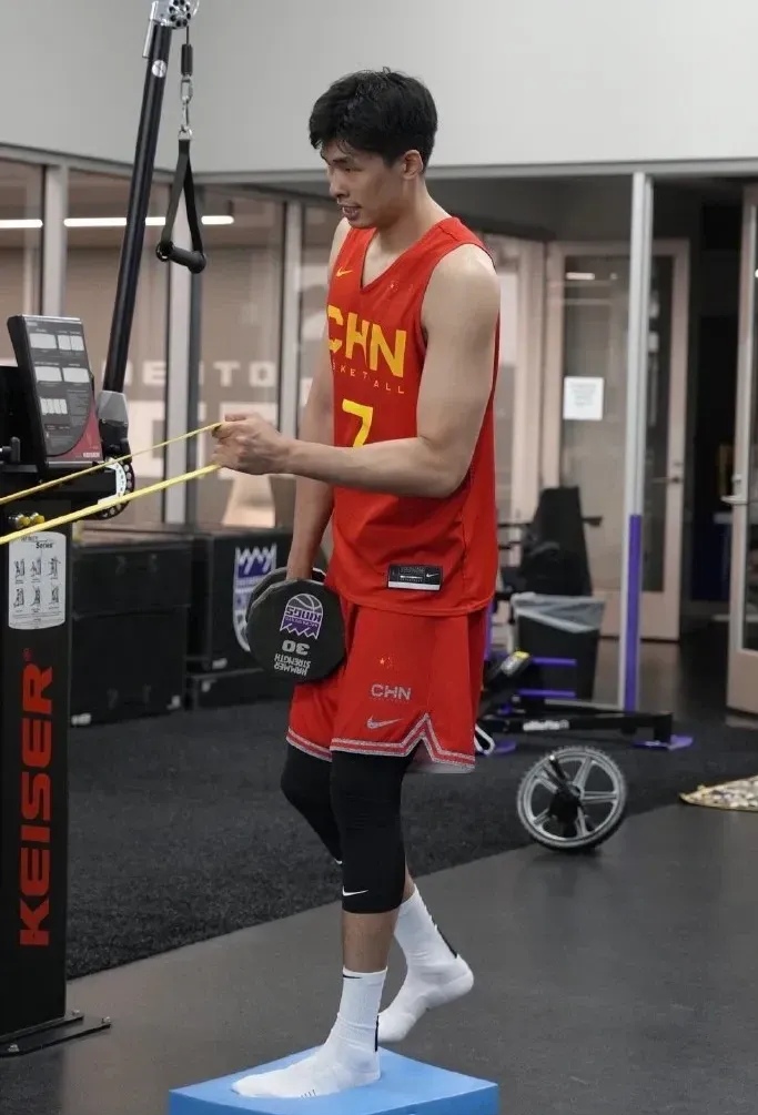 男篮名将海外拉练,迎战新赛季挑战 男篮名将海外拉练,迎战新赛季挑战