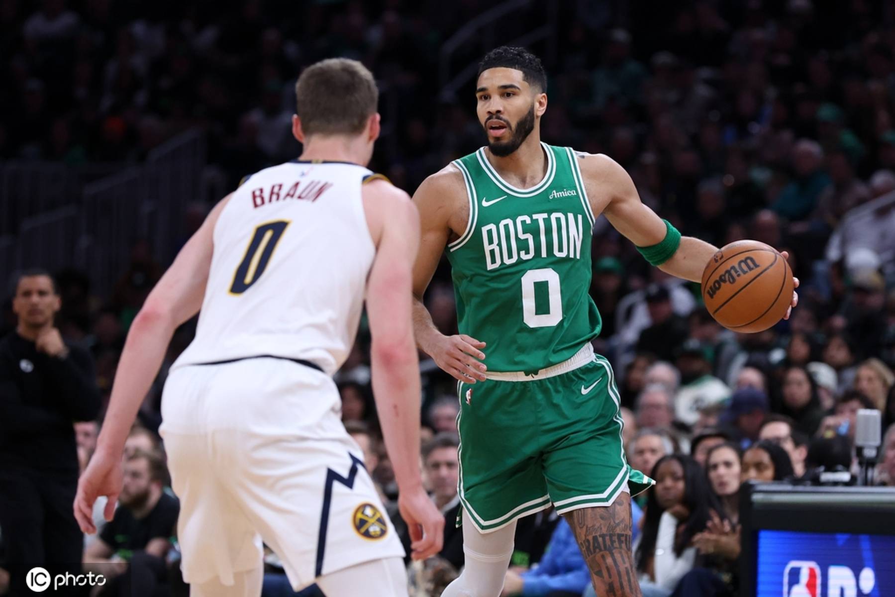 包含凯尔特人轻松击败黄蜂，继续登顶的词条