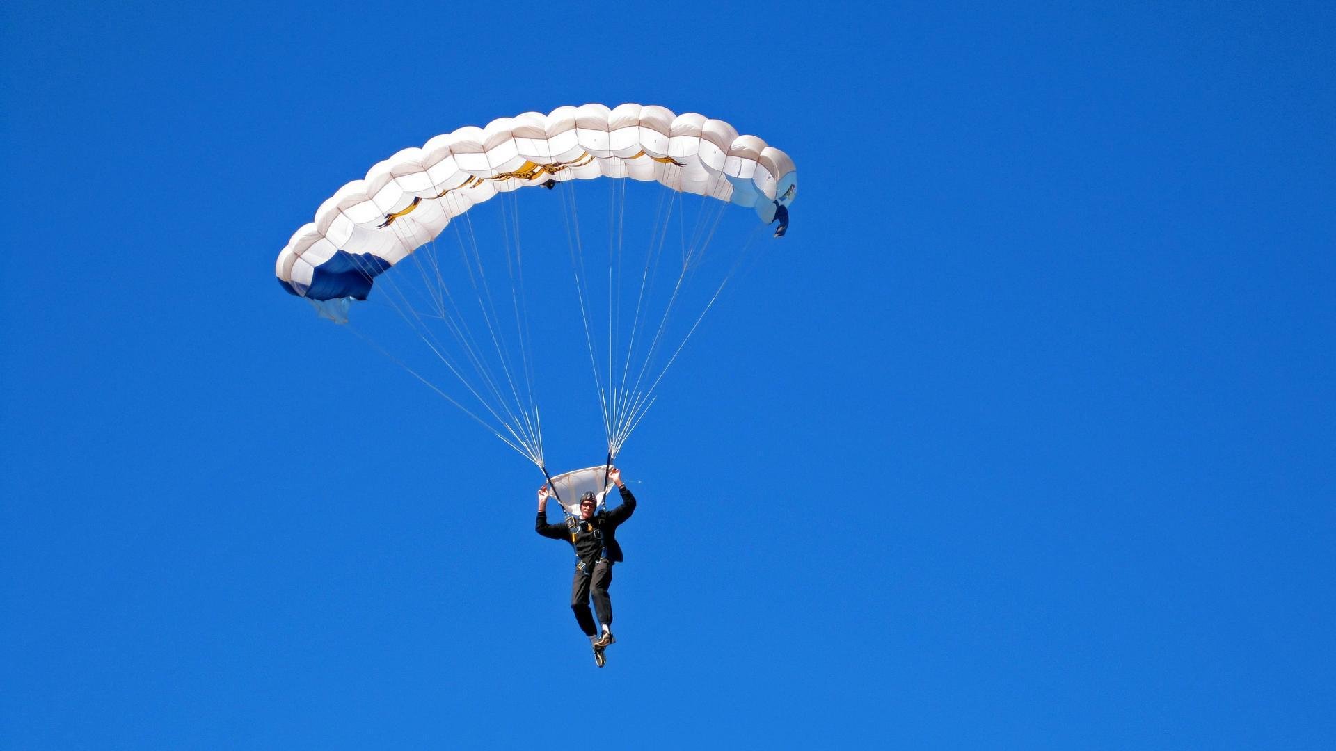双重引擎，从快船三分雨到F1弯道，掌控力的终极证明