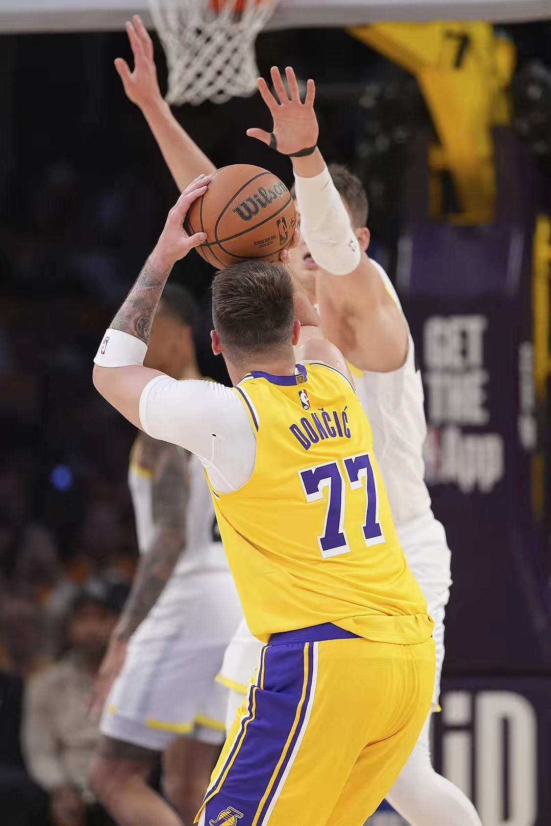 NBA季后赛之夜,东契奇稳定输出不掉线 NBA季后赛之夜,东契奇稳定输出不掉线