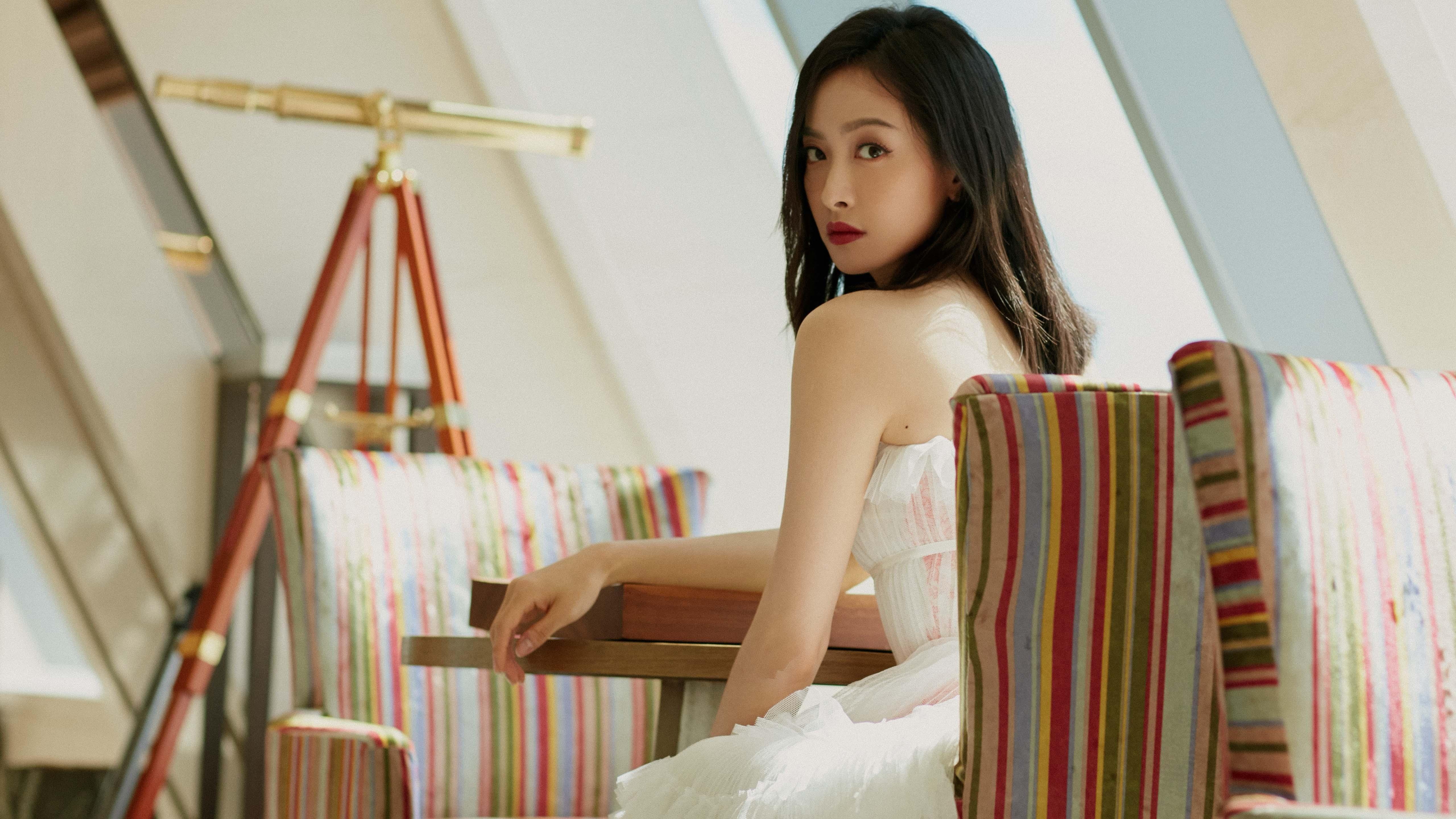 破茧,当沙特的沙漠风吹过拉什福德的雨夜