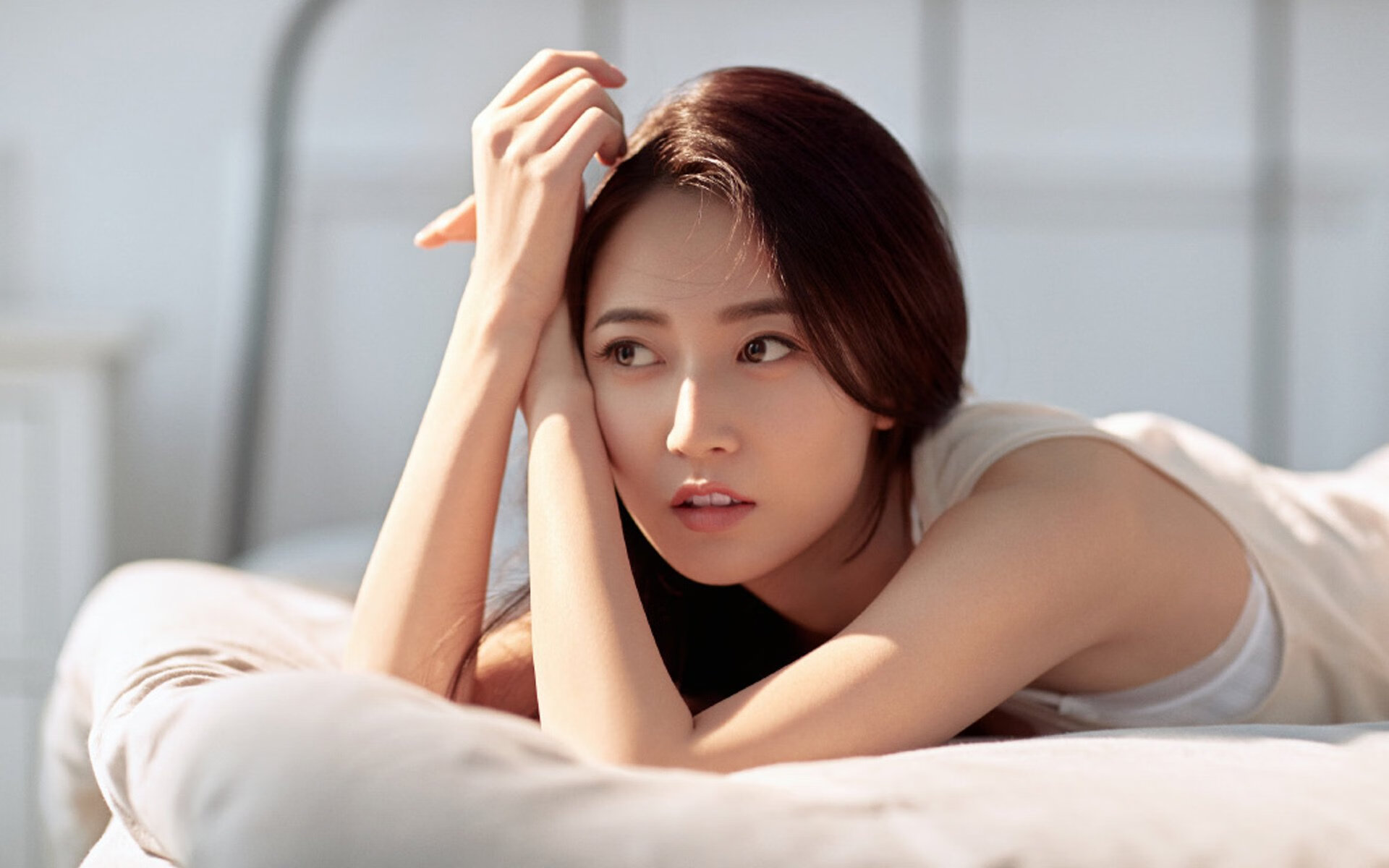 跨越洲际的共鸣，足球的集体冷箭与篮球的孤胆火种